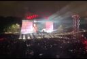 Макс Корж на концерте в Риге исполняет песню "Здоровый сон"
