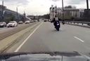 Rīgā uz Akmens tilta bojā iet motociklists