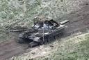 Ukraiņu "Bradley" iesaistās apšaudē ar krievu tanku T-80