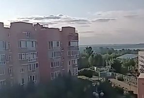 Maskavas iedzīvotāji fiksē dronu uzbrukumu Krievijas galvaspilsētā