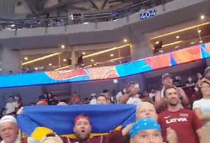 Latvijas un Lietuvas basketbola līdzjutēji Manilā vēršas pret Putinu