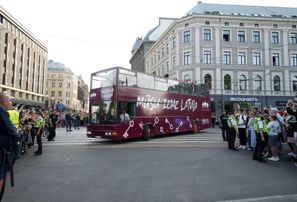 Tauta Rīgā sagaida varoņus - Latvijas basketbola izlasi