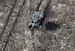 Pirmie kadri ar Ukrainas frontē zaudēto "Leopard" tanku