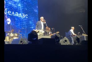 Валерий Меладзе общается с залом на концерте в Риге