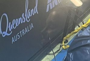 Tenisa spēles laikā Austrālijā kortā ielavās ļoti indīga čūska