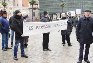 Latvijas Krievu savienība piketē pret Maskavas un vēl vairāku ielu pārdēvēšanu Rīgā