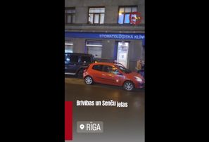 Авария в центре Риги - разбита машина полиции