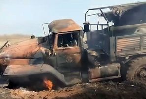 Ukraiņi ar dronu iznīcinājuši krievu iebrucēju kravas mašīnu