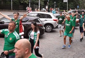Vroclavas "Šlask" līdzjutēji devušies fanu gājienā Rīgas ielās